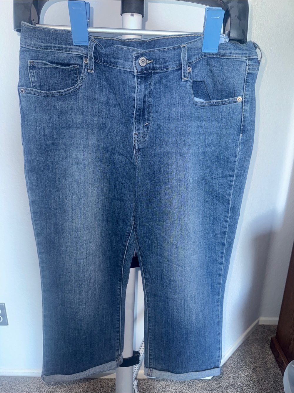 Levi's Mid Blue Cropped Ankle Jeans